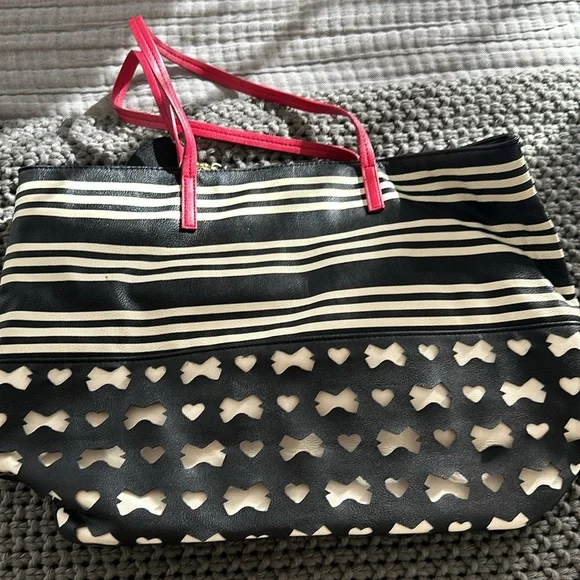 Betsey Johnson Tote - Picture 3 of 9